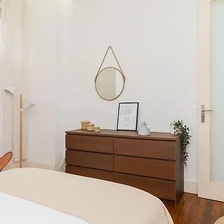 Renovated Spacious 1bed Apt Near Alfama