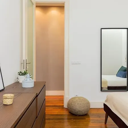 Renovated Spacious 1bed Apt Near Alfama *